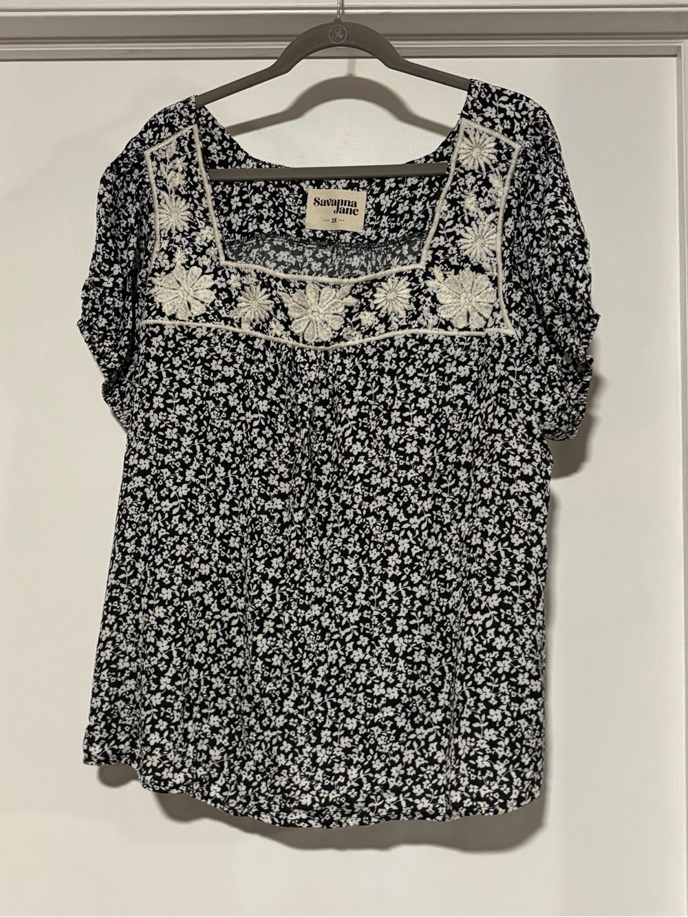 ⭐️Savanna Jane Black and Cream Floral Embroidered Square-Neck Blouse